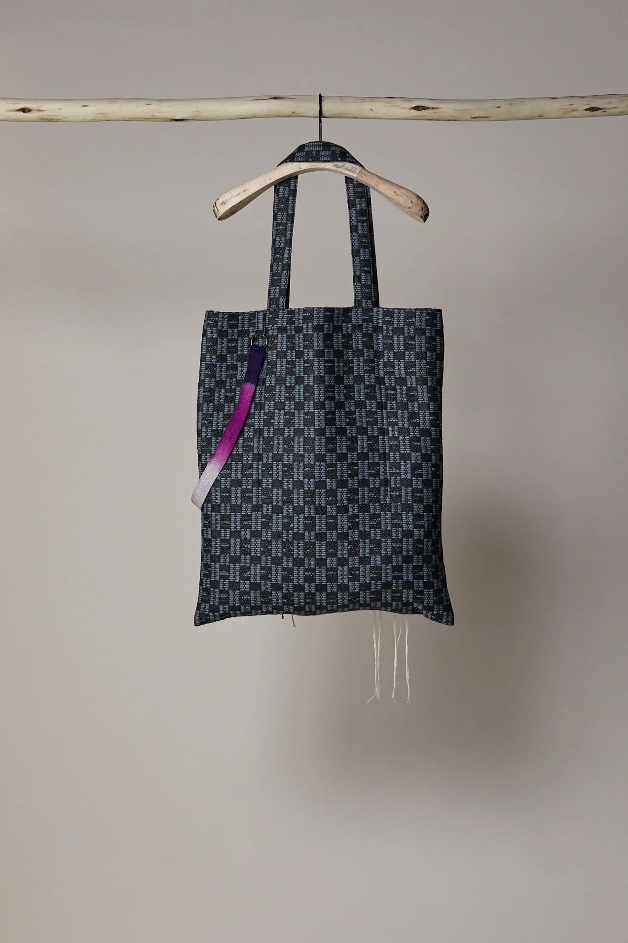 Song for the mute "hands up" handbag 211_TOTEO1E7_LEGOBLU - Image 9